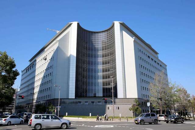 【大阪】「声うるさく黙らせてやろう」10階ベランダから高校に物投げる　殺人未遂容疑で無職の女(46)を逮捕